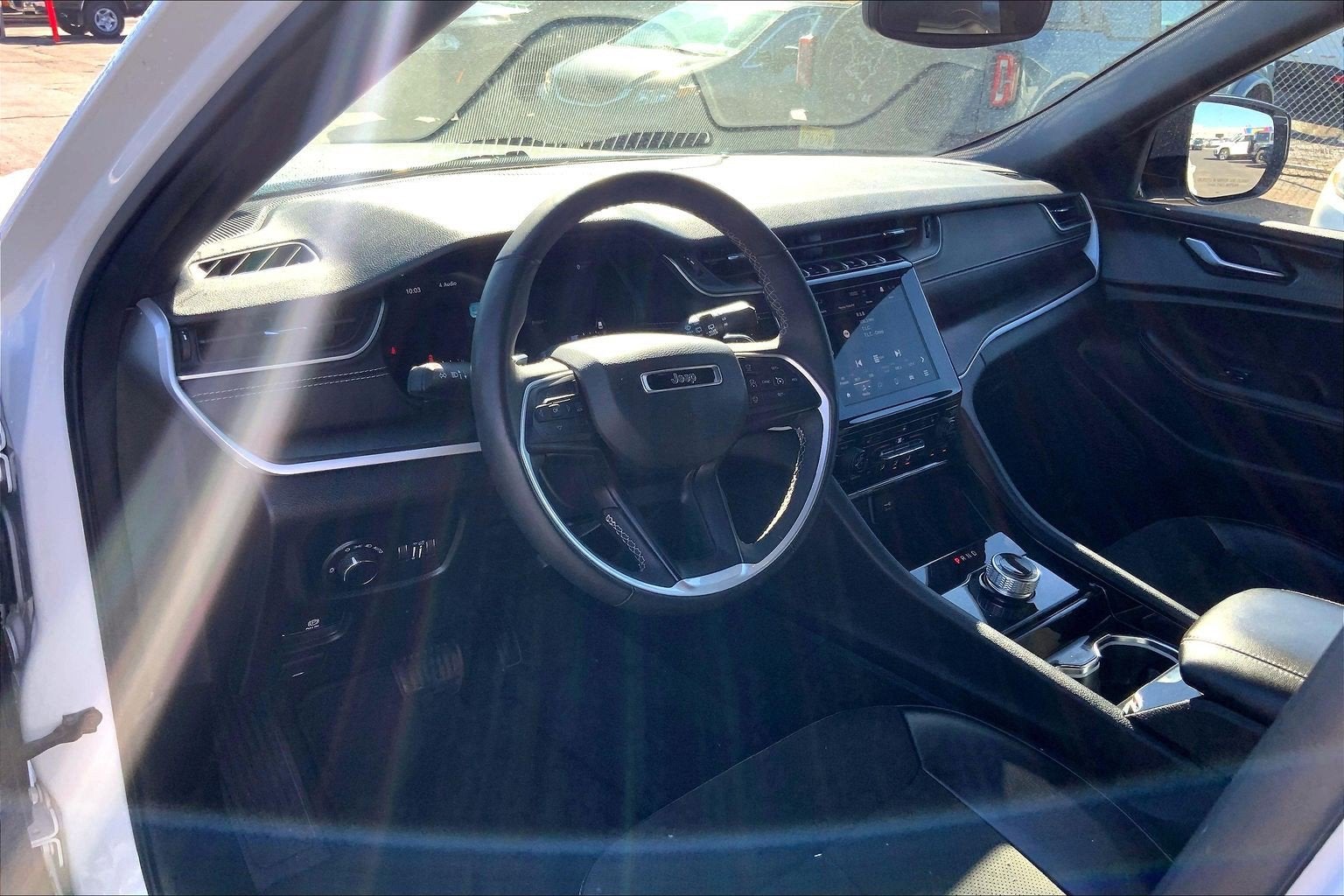 2023 Jeep Grand Cherokee Altitude 4x2