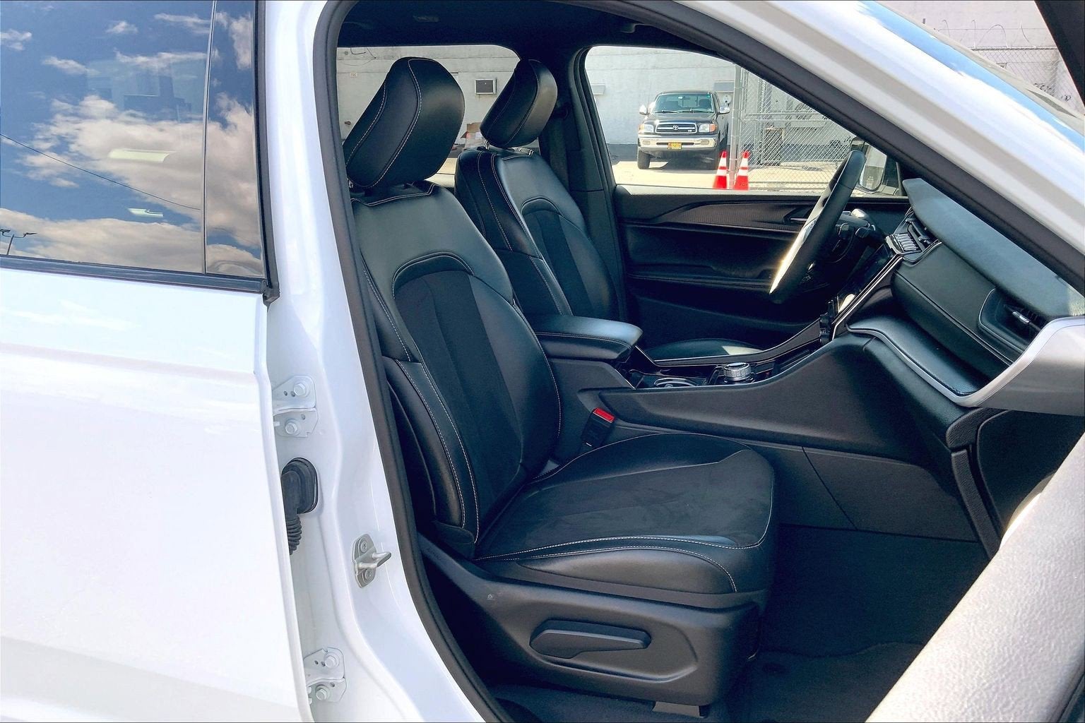 2023 Jeep Grand Cherokee L Altitude 4x4