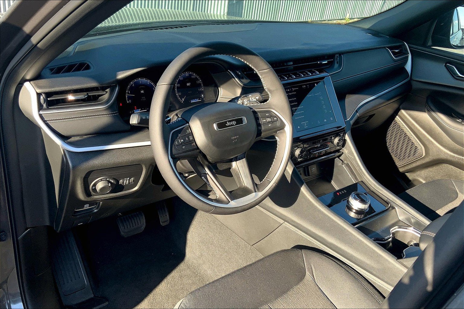 2024 Jeep Grand Cherokee L GRAND CHEROKEE L LAREDO X 4X4