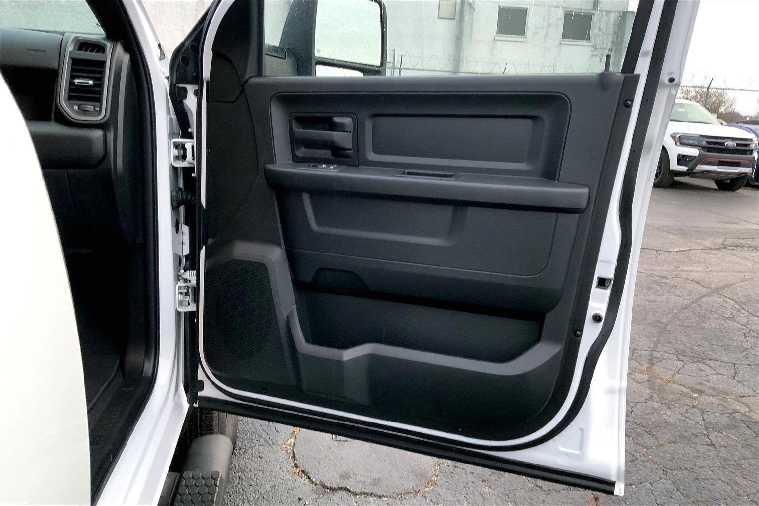 2025 RAM 3500 Tradesman Crew Cab 4x4 8' Box