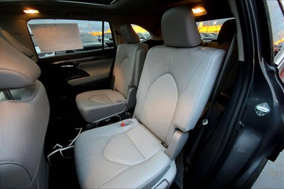 2024 Toyota Highlander Platinum