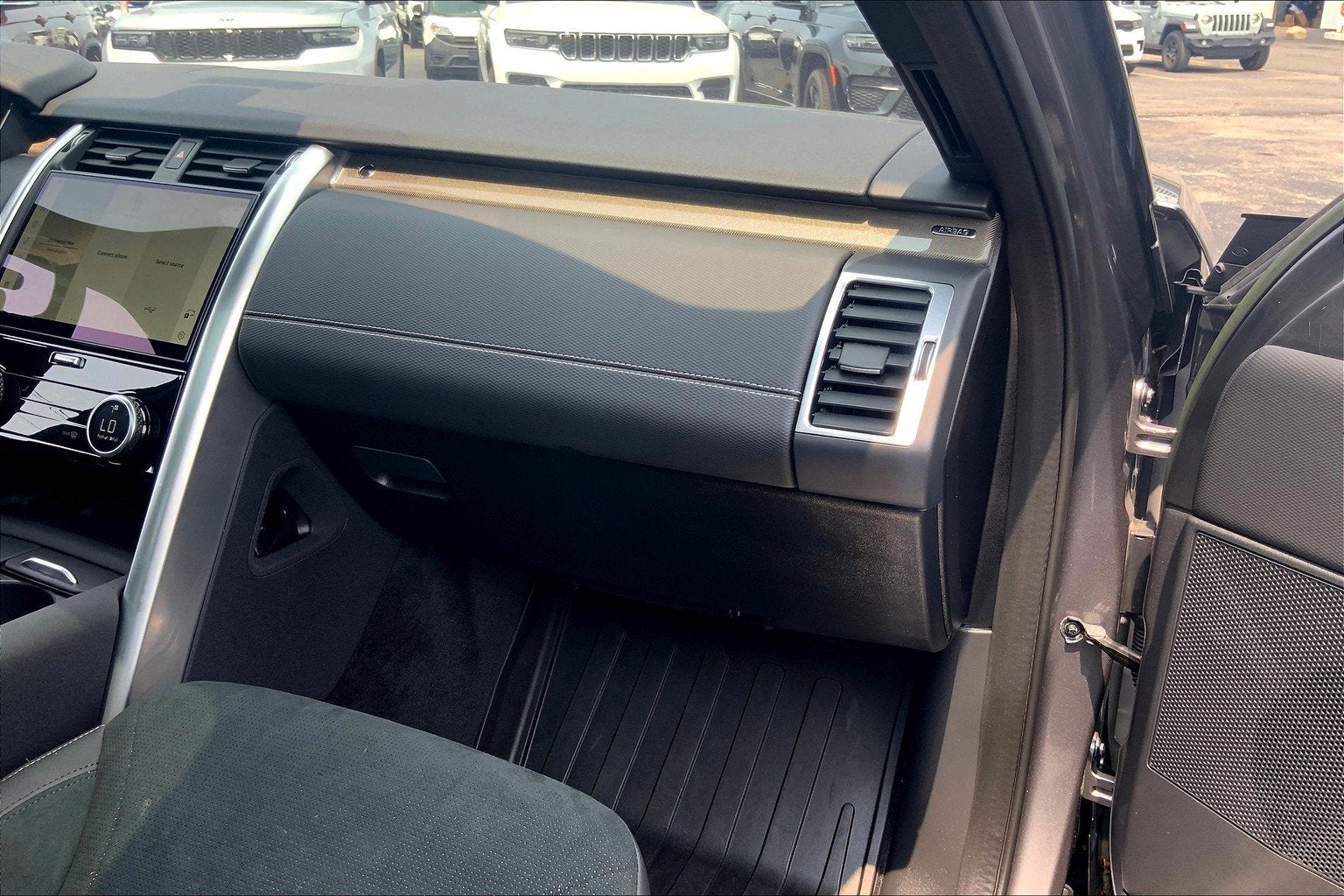 2023 Land Rover Discovery P300 S R-Dynamic