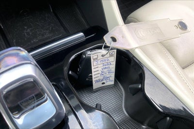 2023 Volvo XC40 B5 Plus Dark Theme