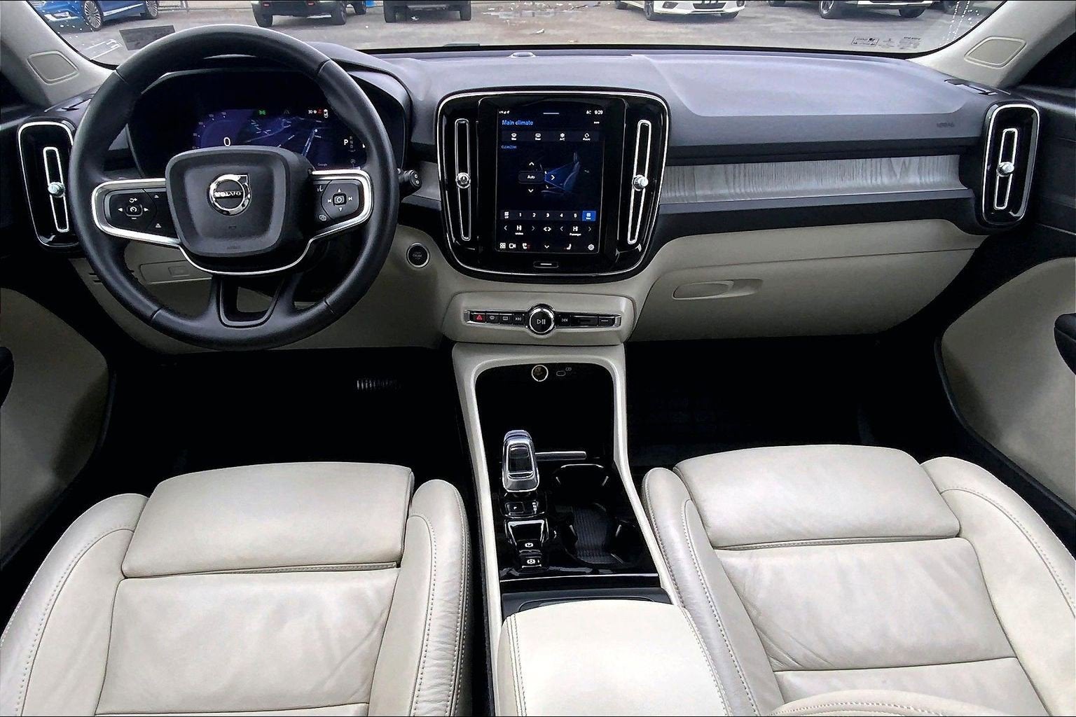 2023 Volvo XC40 B5 Plus Dark Theme