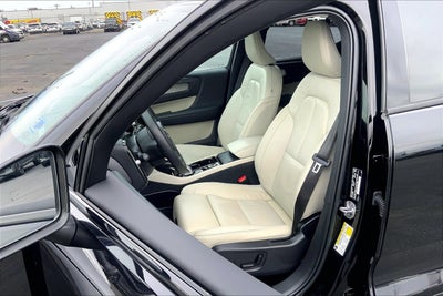 2023 Volvo XC40 B5 Plus Dark Theme