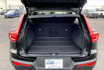 2023 Volvo XC40 B5 Plus Dark Theme