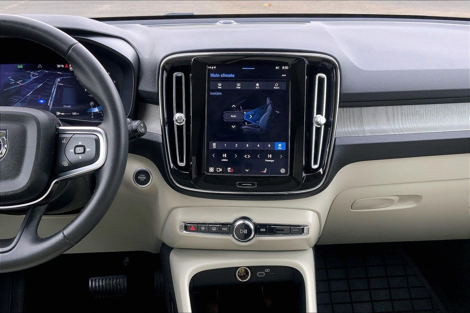 2023 Volvo XC40 B5 Plus Dark Theme