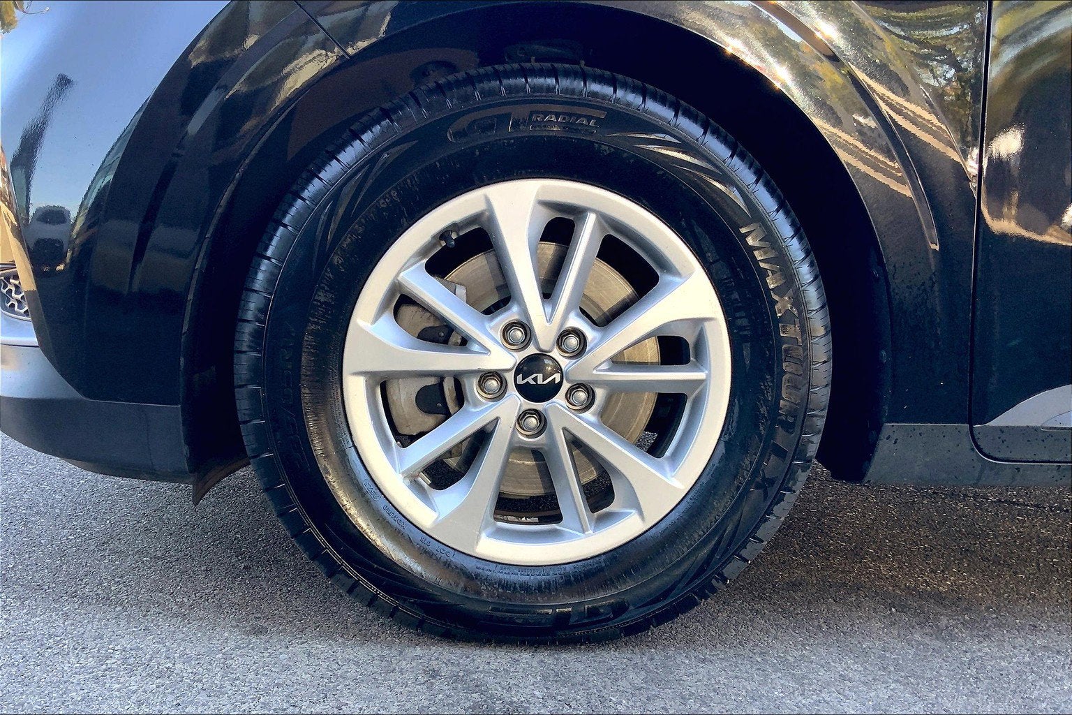 2024 Kia Carnival LX