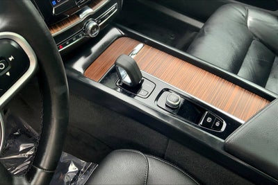 2022 Volvo XC60 Momentum