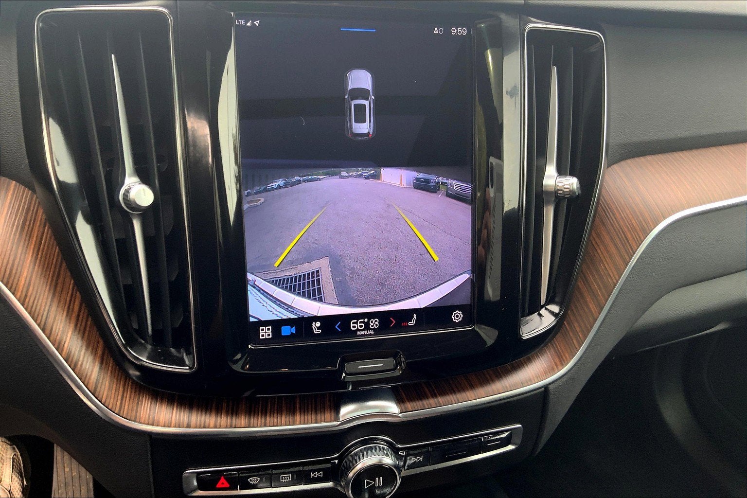 2022 Volvo XC60 Momentum