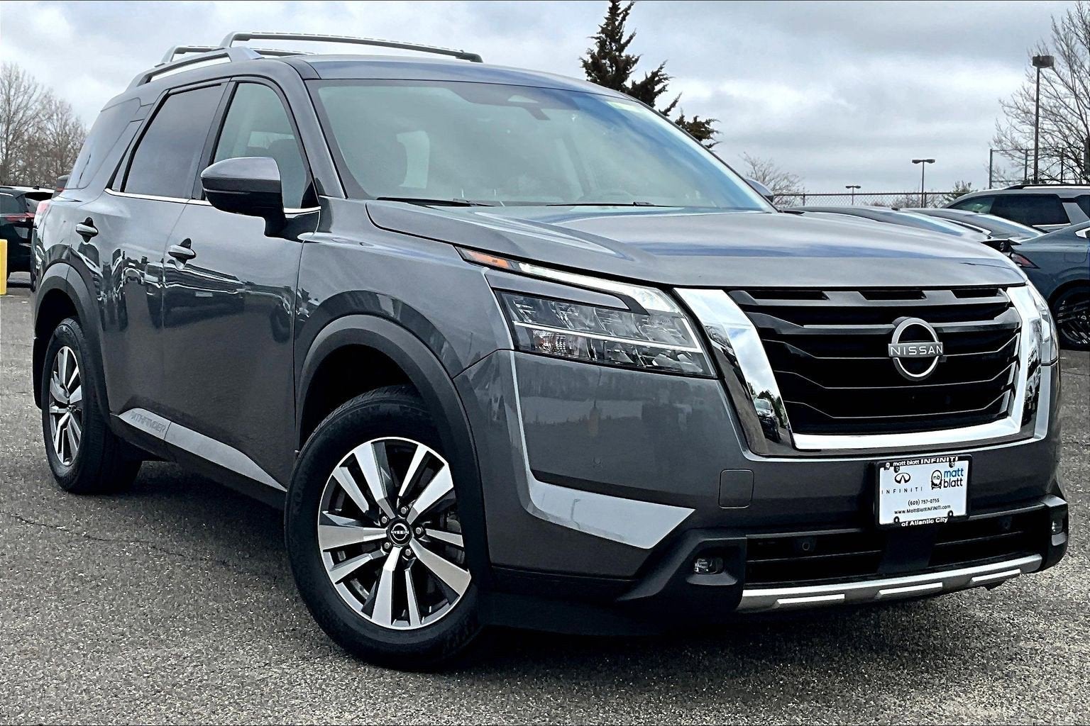 2024 Nissan Pathfinder SL