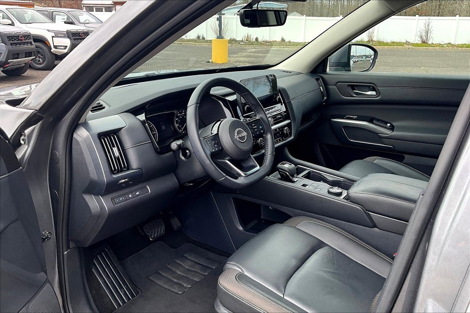 2024 Nissan Pathfinder SL