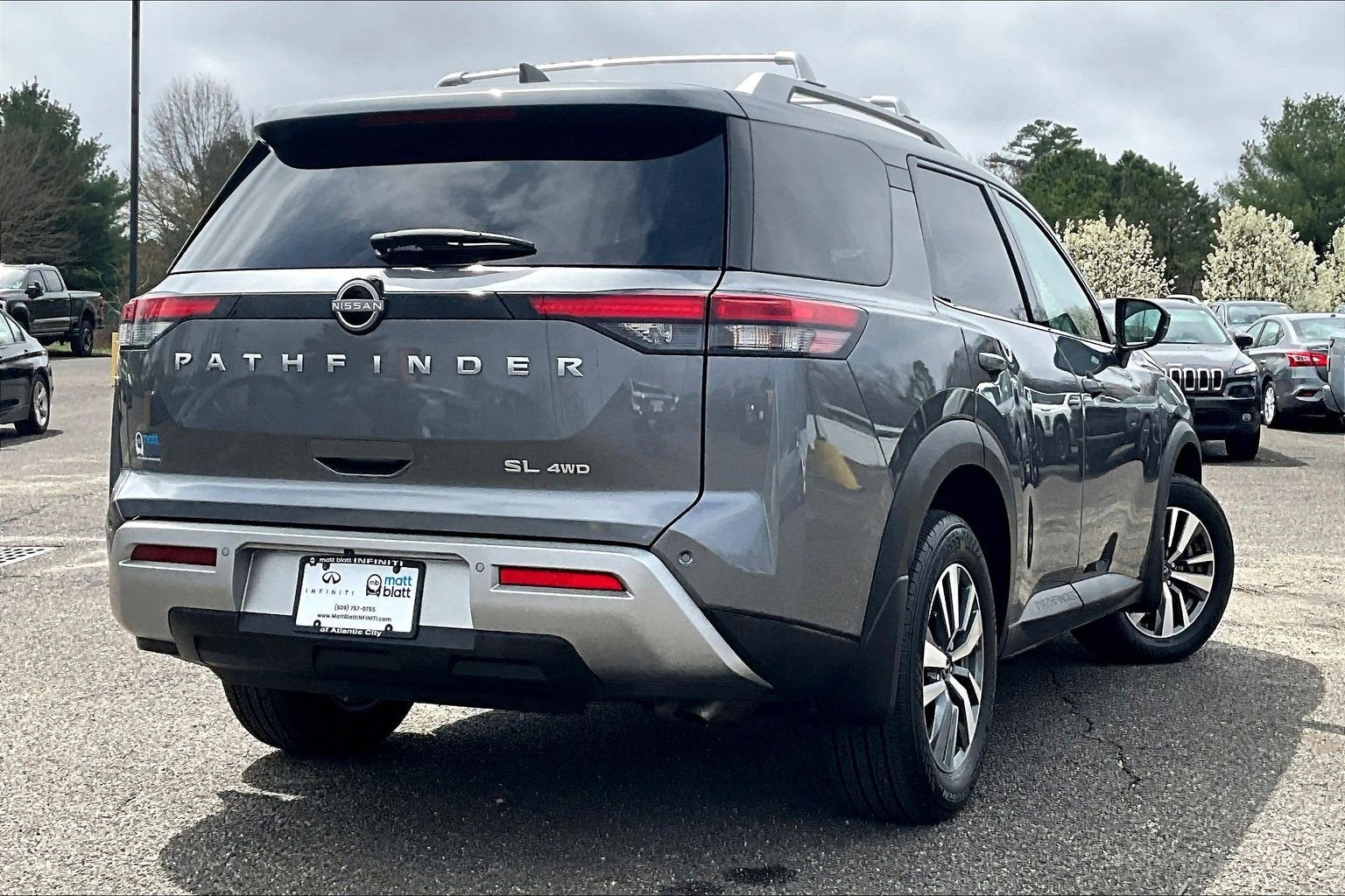 2024 Nissan Pathfinder SL