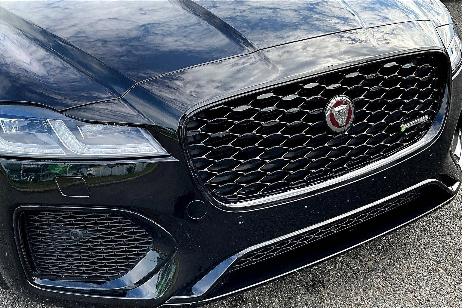 2022 Jaguar XF R-Dynamic SE