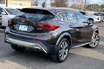 2017 INFINITI QX30 Premium AWD