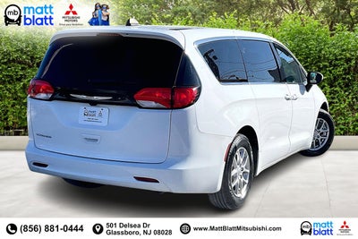 2023 Chrysler Voyager LX