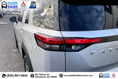 2025 Nissan Pathfinder SV