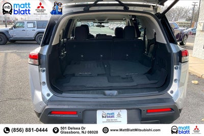 2025 Nissan Pathfinder SV