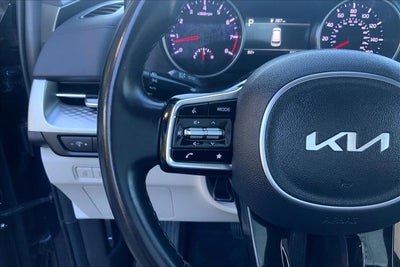 2024 Kia Carnival LX